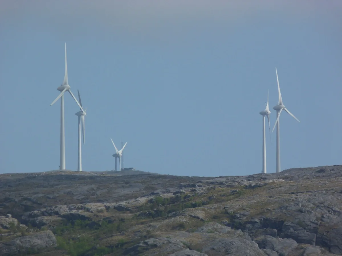 Vindturbiner på en kystslette ved Bessaker i Trøndelag